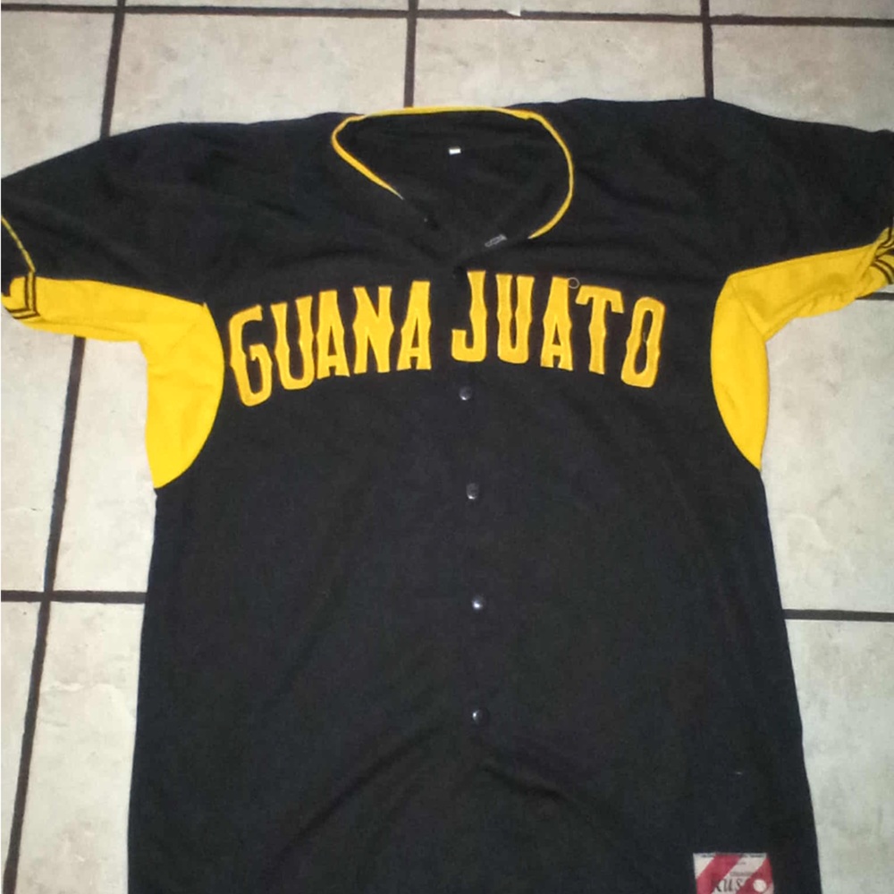 Russ Black and Red Creaciones Label